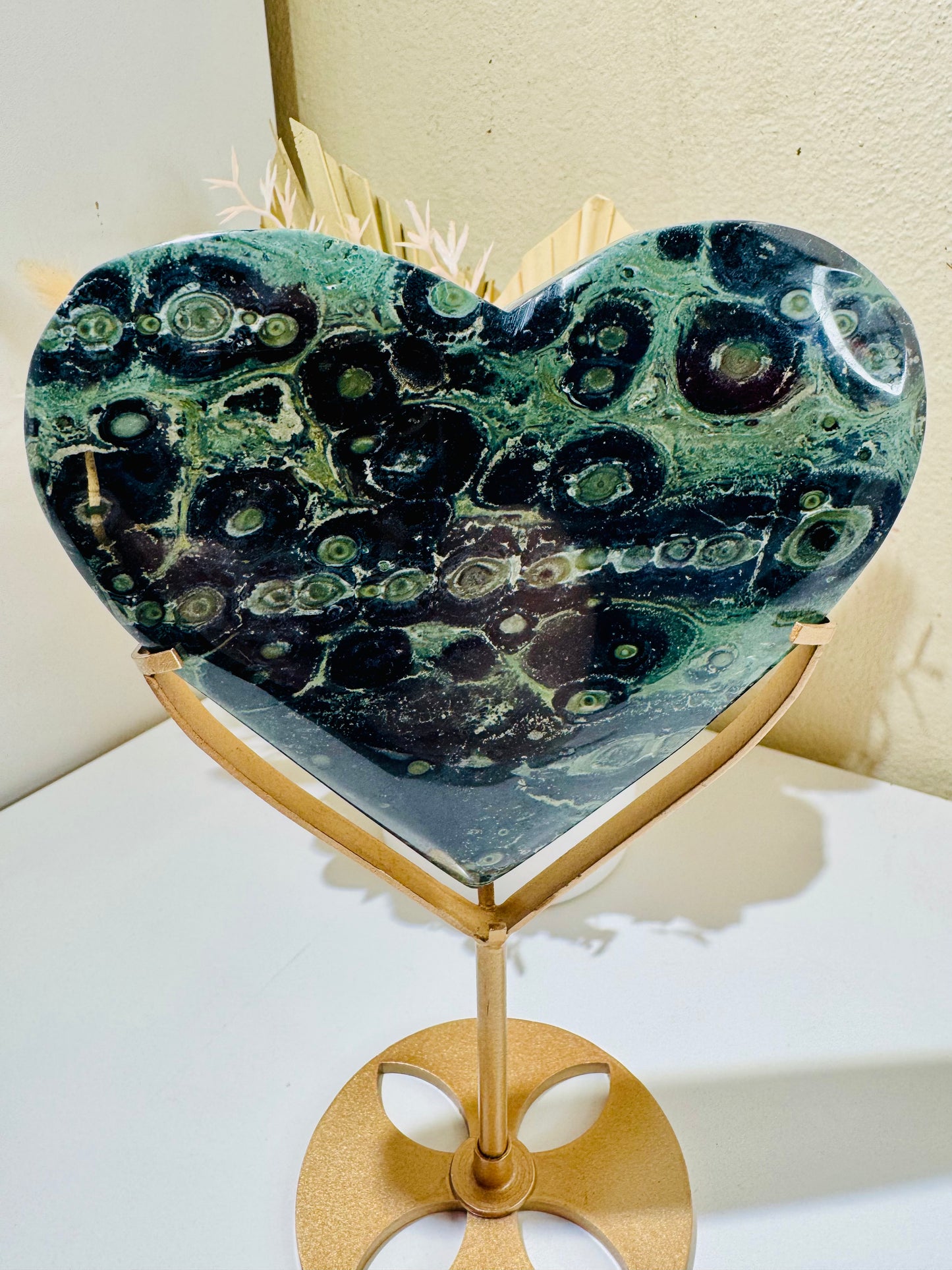 Kambaba Jasper Heart in Gold Stand