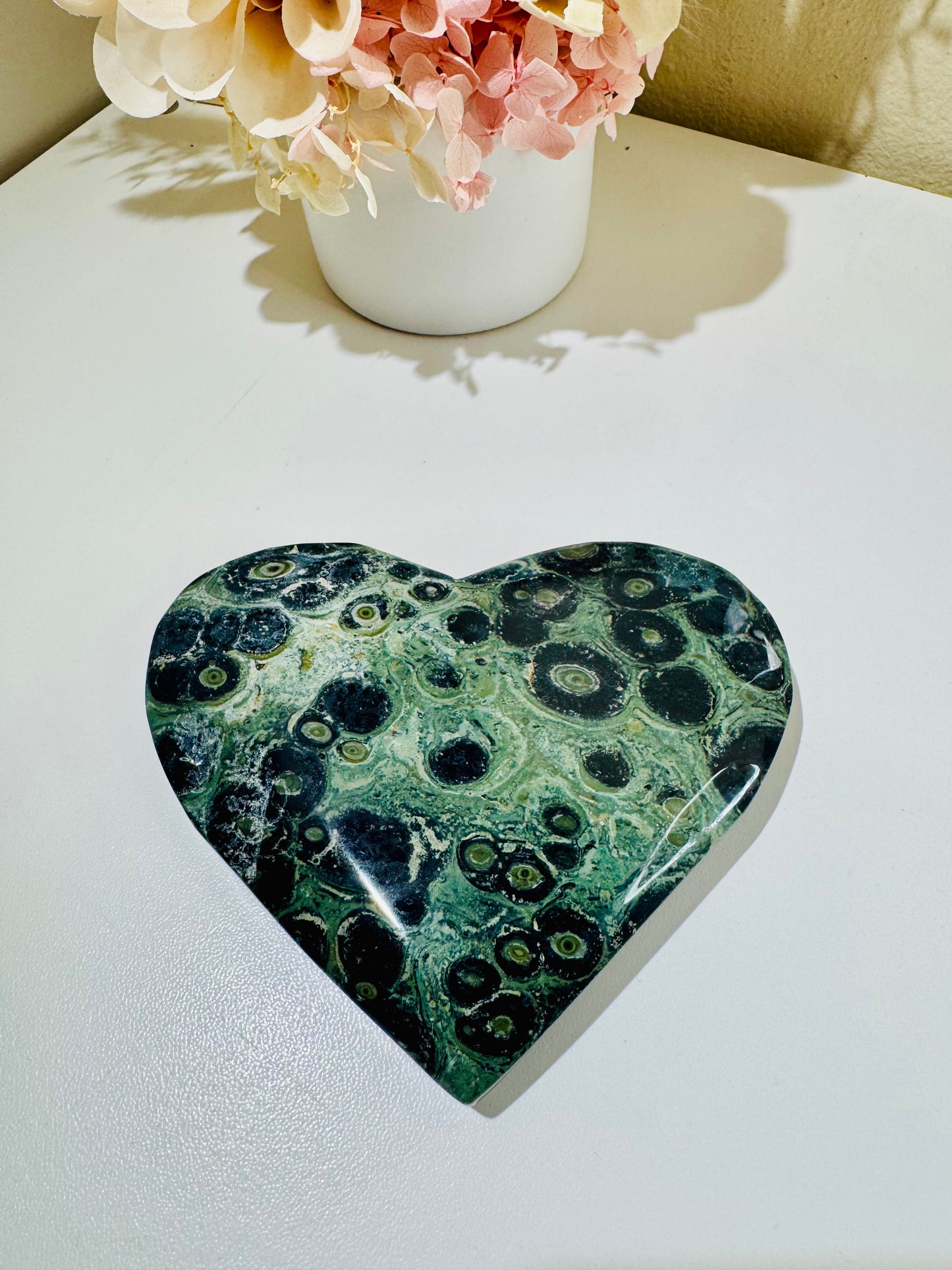 Kambaba Jasper Heart in Gold Stand