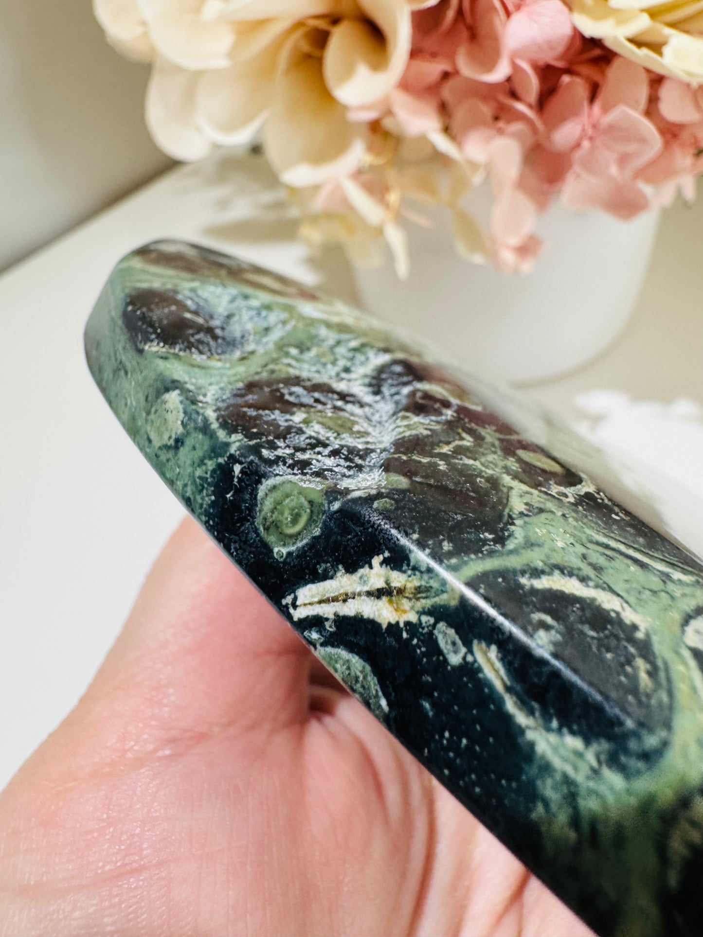 Kambaba Jasper Heart in Gold Stand